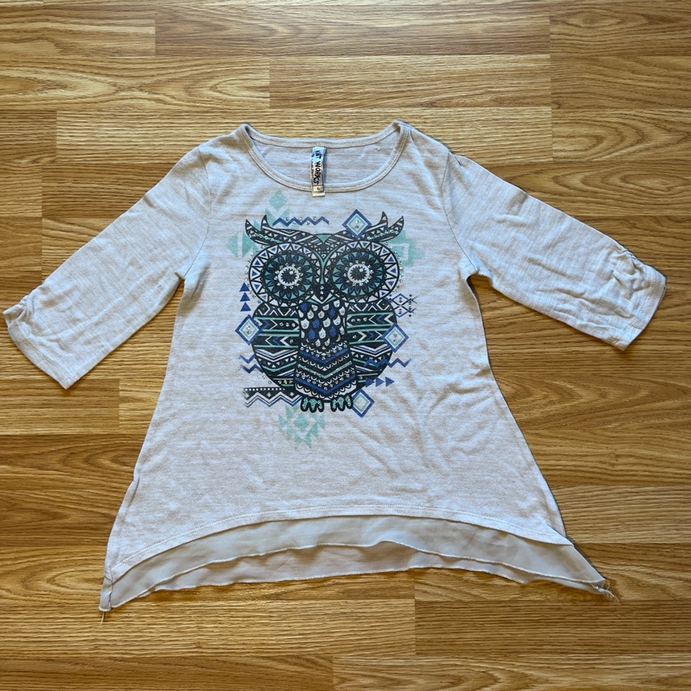 White & blue owl tshirt